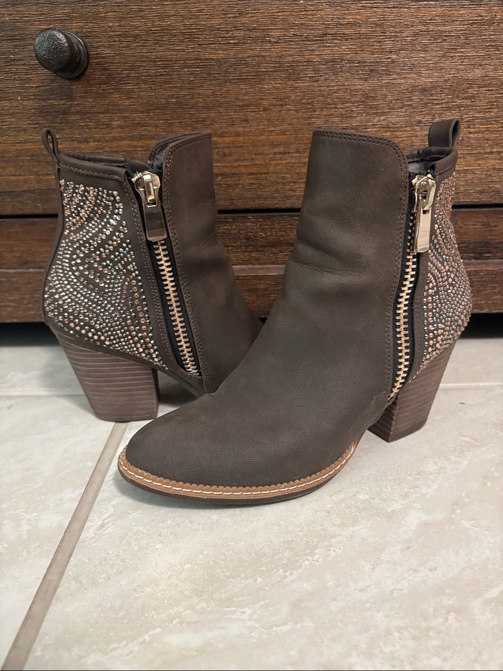 MAKE OFFER - Women's Brown Rhinestone Accent Side-Zip Ankle Boots - SIZE 6